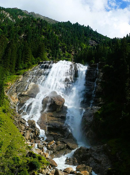 Een blik op de Grawa waterval