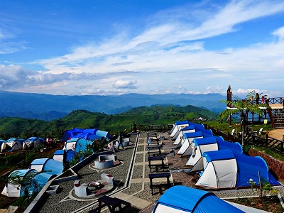 Een foto van een camping in de bergen