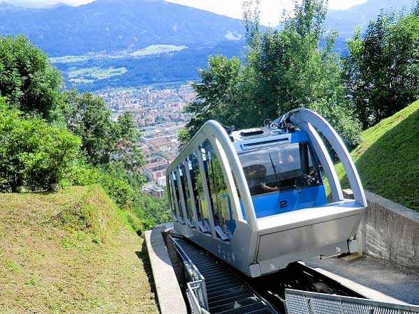 Een foto van de kabelspoorweg Hungerburgbahn