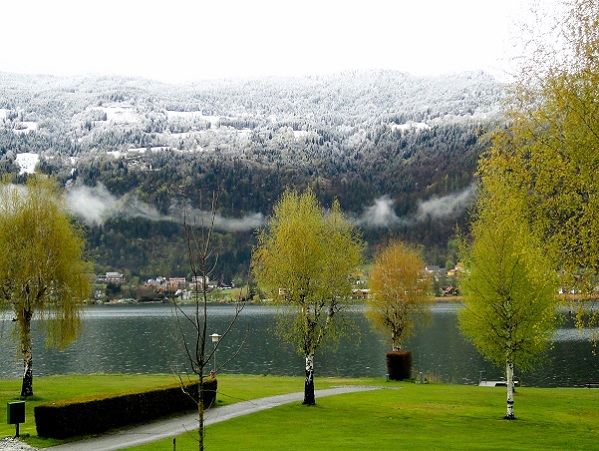 Een foto van het Ossiachermeer