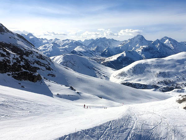 Een foto een skipiste op Alpe D'Huez